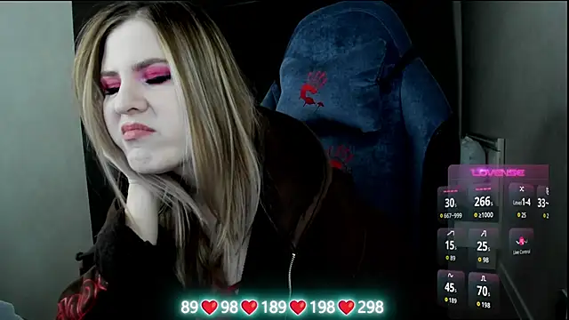 Olivia Munk online show from 12.05.25