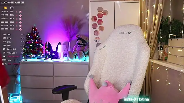Snapshot of Break-me-Shake-me chatting on 12.28.24 Break-me-Shake-me online show from 12.28.24