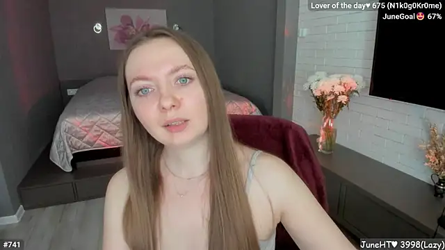Snapshot of LizaGost chatting on 06.27.26 LizaGost online show from 06.27.26