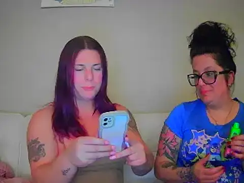 Snapshot of KevieWantsABoobJob chatting on 11.07.25 KevieWantsABoobJob online show from 11.07.25