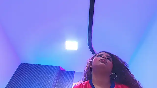 jones maddy  online show from 12.04.25