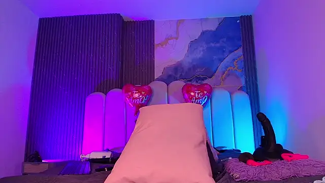 jones maddy  online show from 02.17.26