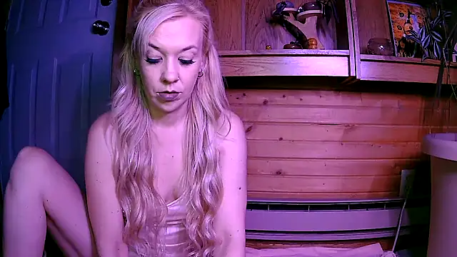 Snapshot of lyra_rose chatting on 03.16.25 lyra rose online show from 03.16.25