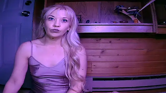 Snapshot of lyra_rose chatting on 03.22.25 lyra rose online show from 03.22.25