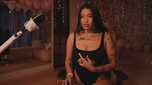 HannahW  online show from 10.24.25