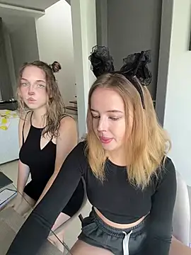 Snapshot of Nura_n_Sarah chatting on 12.19.24 Nura n Sarah online show from 12.19.24