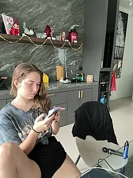 Snapshot of Nura_n_Sarah chatting on 01.12.25 Nura n Sarah online show from 01.12.25