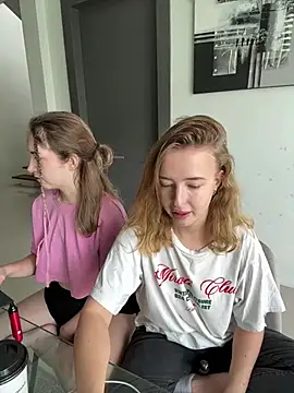 Snapshot of Nura_n_Sarah chatting on 01.16.25 Nura n Sarah online show from 01.16.25