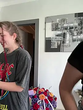 Snapshot of Nura_n_Sarah chatting on 01.18.25 Nura n Sarah online show from 01.18.25