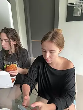 Snapshot of Nura_n_Sarah chatting on 01.30.25 Nura n Sarah online show from 01.30.25