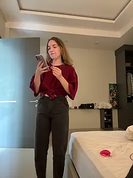 Snapshot of Nura_n_Sarah chatting on 01.31.25 Nura n Sarah online show from 01.31.25