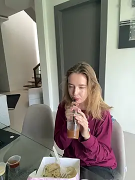 Snapshot of Nura_n_Sarah chatting on 02.05.25 Nura n Sarah online show from 02.05.25