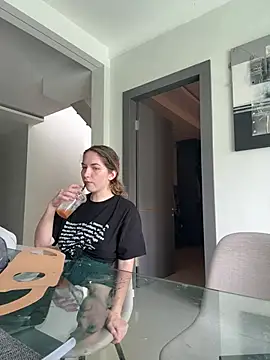 Snapshot of Nura_n_Sarah chatting on 02.06.25 Nura n Sarah online show from 02.06.25