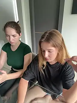 Snapshot of Nura_n_Sarah chatting on 02.09.25 Nura n Sarah online show from 02.09.25