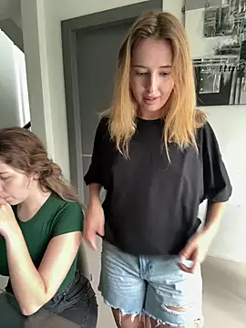 Snapshot of Nura_n_Sarah chatting on 02.09.25 Nura n Sarah online show from 02.09.25