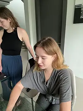 Snapshot of Nura_n_Sarah chatting on 02.12.25 Nura n Sarah online show from 02.12.25