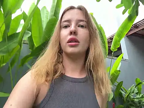 Snapshot of Nura_n_Sarah chatting on 02.24.25 Nura n Sarah online show from 02.24.25