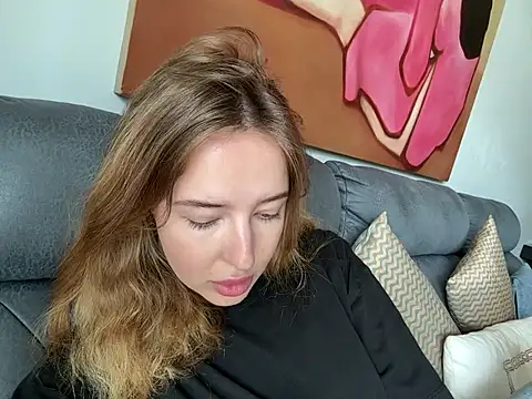 Snapshot of Nura_n_Sarah chatting on 02.28.25 Nura n Sarah online show from 02.28.25