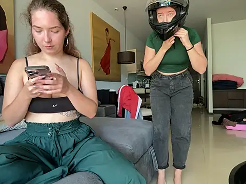 Snapshot of Nura_n_Sarah chatting on 03.01.25 Nura n Sarah online show from 03.01.25