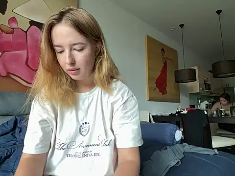 Snapshot of Nura_n_Sarah chatting on 03.04.25 Nura n Sarah online show from 03.04.25