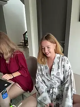 Snapshot of Nura_n_Sarah chatting on 03.09.25 Nura n Sarah online show from 03.09.25