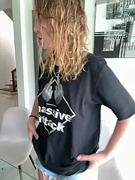 Snapshot of Nura_n_Sarah chatting on 03.14.25 Nura n Sarah online show from 03.14.25