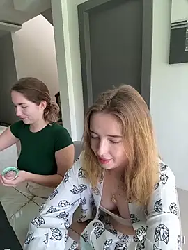 Snapshot of Nura_n_Sarah chatting on 03.20.25 Nura n Sarah online show from 03.20.25