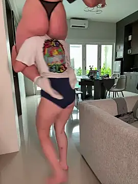 Snapshot of Nura_n_Sarah chatting on 03.21.25 Nura n Sarah online show from 03.21.25