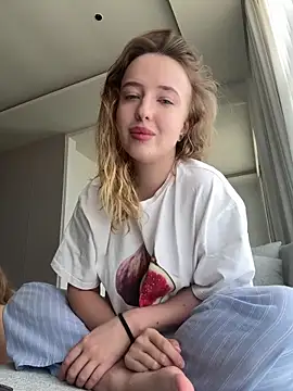 Snapshot of Nura_n_Sarah chatting on 09.13.25 Nura n Sarah online show from 09.13.25