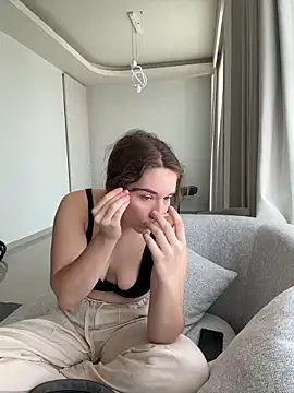 Snapshot of Nura_n_Sarah chatting on 10.04.25 Nura n Sarah online show from 10.04.25