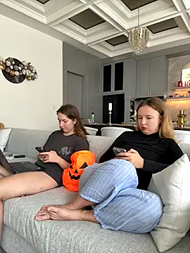 Snapshot of Nura_n_Sarah chatting on 10.30.25 Nura n Sarah online show from 10.30.25