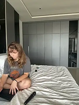 Snapshot of Nura_n_Sarah chatting on 11.28.25 Nura n Sarah online show from 11.28.25