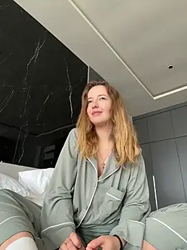 Snapshot of Nura_n_Sarah chatting on 11.29.25 Nura n Sarah online show from 11.29.25