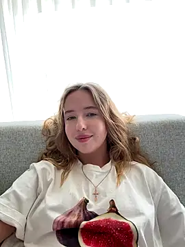 Snapshot of Nura_n_Sarah chatting on 12.04.25 Nura n Sarah online show from 12.04.25