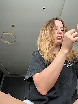 Snapshot of Nura_n_Sarah chatting on 01.07.26 Nura n Sarah online show from 01.07.26