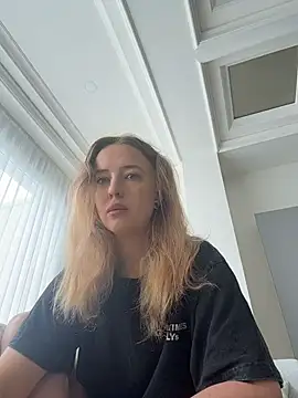 Snapshot of Nura_n_Sarah chatting on 01.08.26 Nura n Sarah online show from 01.08.26