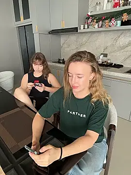 Snapshot of Nura_n_Sarah chatting on 01.11.26 Nura n Sarah online show from 01.11.26