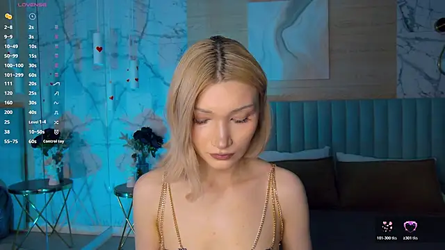 Snapshot of CarolReeves chatting on 02.26.26 CarolReeves online show from 02.26.26