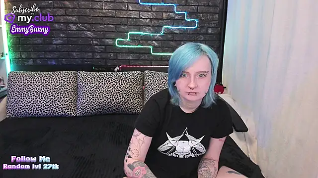 Snapshot of EmmyBunny chatting on 01.08.25 EmmyBunny online show from 01.08.25