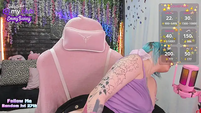 Snapshot of EmmyBunny chatting on 01.17.25 EmmyBunny online show from 01.17.25