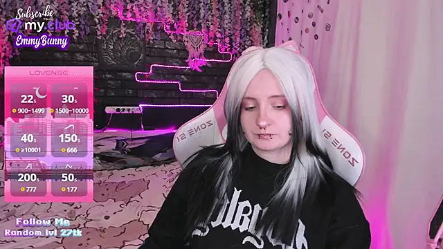 Snapshot of EmmyBunny chatting on 02.10.25 EmmyBunny online show from 02.10.25