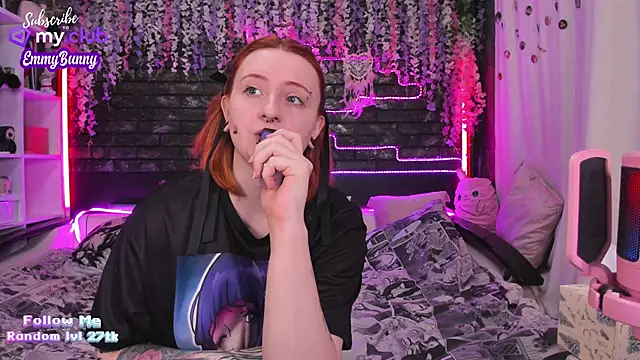 Snapshot of EmmyBunny chatting on 02.18.25 EmmyBunny online show from 02.18.25