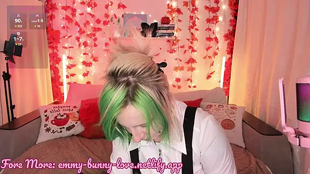 Snapshot of EmmyBunny chatting on 09.21.25 EmmyBunny online show from 09.21.25