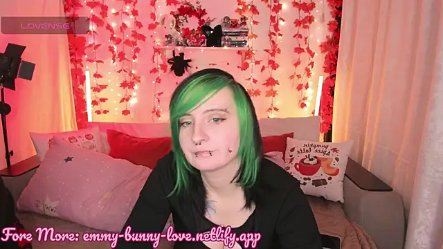 Snapshot of EmmyBunny chatting on 09.29.25 EmmyBunny online show from 09.29.25