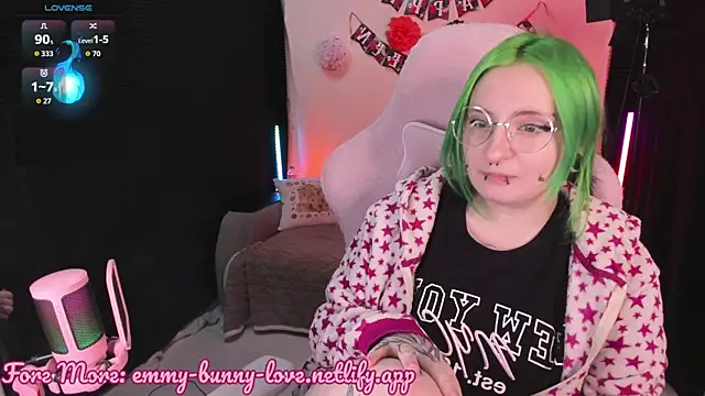 Snapshot of EmmyBunny chatting on 11.05.25 EmmyBunny online show from 11.05.25