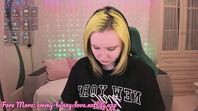 Snapshot of EmmyBunny chatting on 02.05.26 EmmyBunny online show from 02.05.26