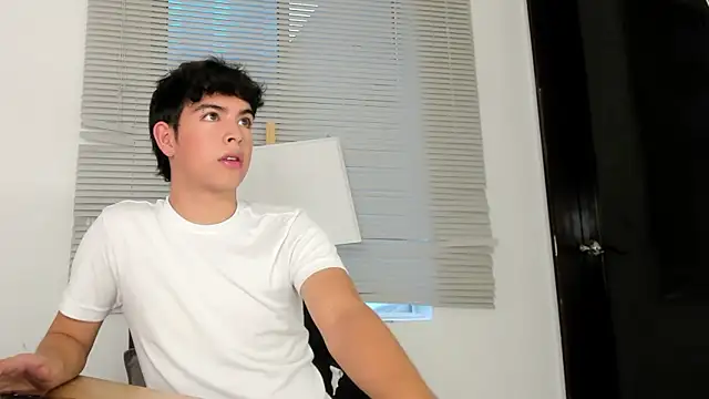 Snapshot of Blum_icee chatting on 04.05.26 Blum icee online show from 04.05.26