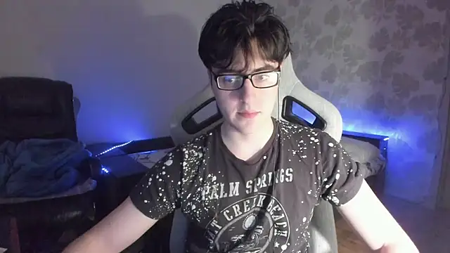 Snapshot of Knuckles17 chatting on 05.31.26 Knuckles17 online show from 05.31.26