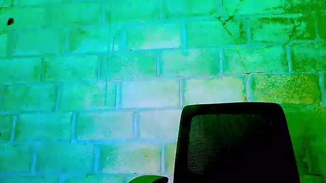 Snapshot of nzanizy chatting on 01.20.25 nzanizy online show from 01.20.25