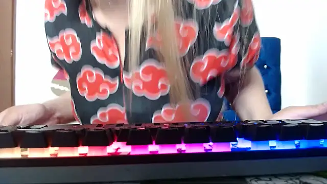 Snapshot of 69liamilk69 chatting on 11.23.25 69liamilk69 online show from 11.23.25